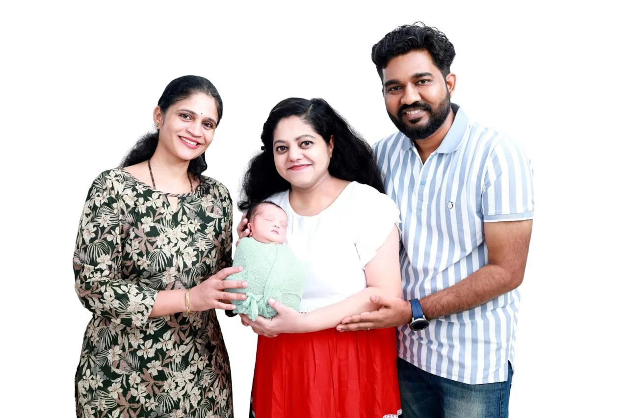 Dr. Aruna with parents and their newborn